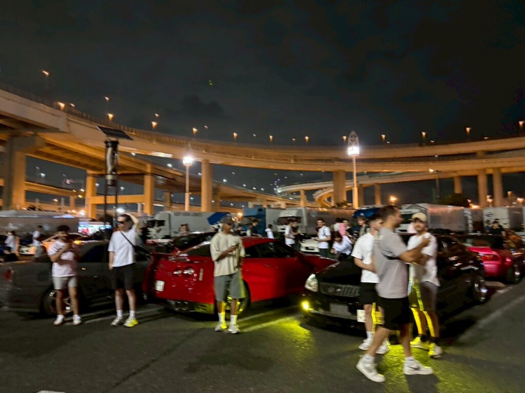 Driving tour of Daikoku Parking