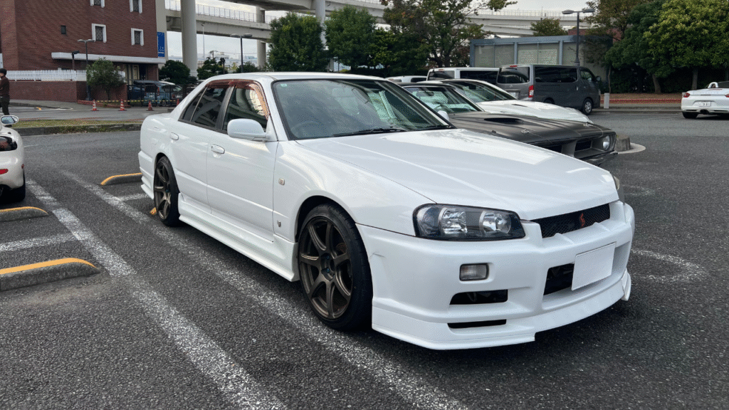 SKYLINE ER34 White