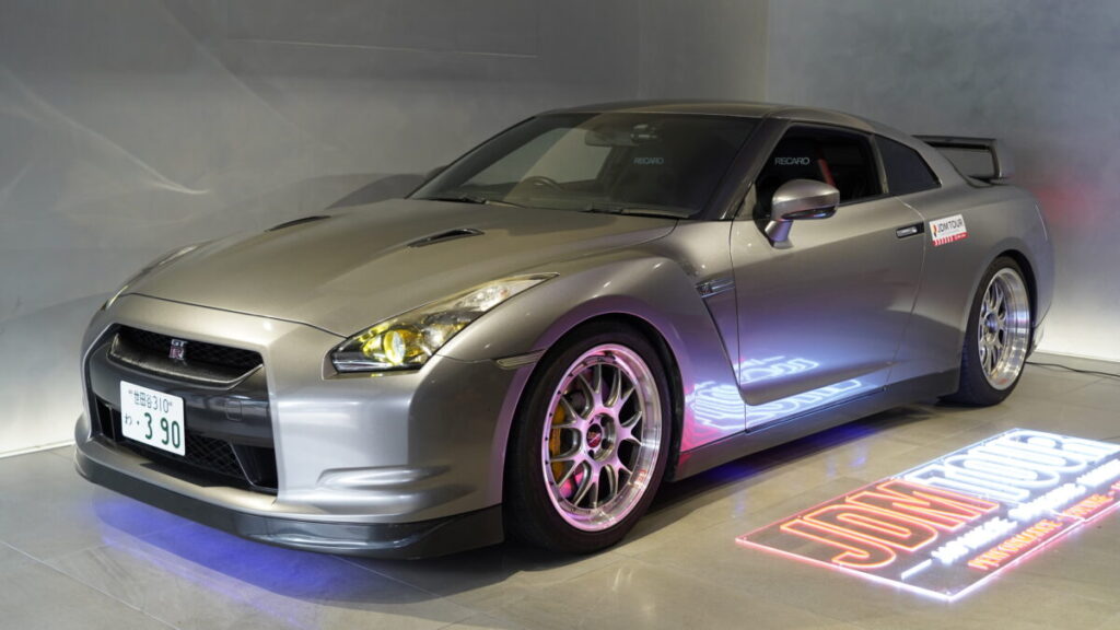 NISSAN GT-R R35 Gray