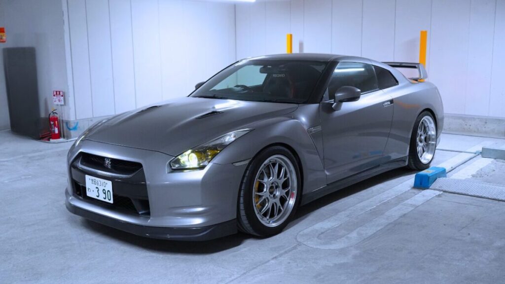 NISSAN GT-R R35 Gray