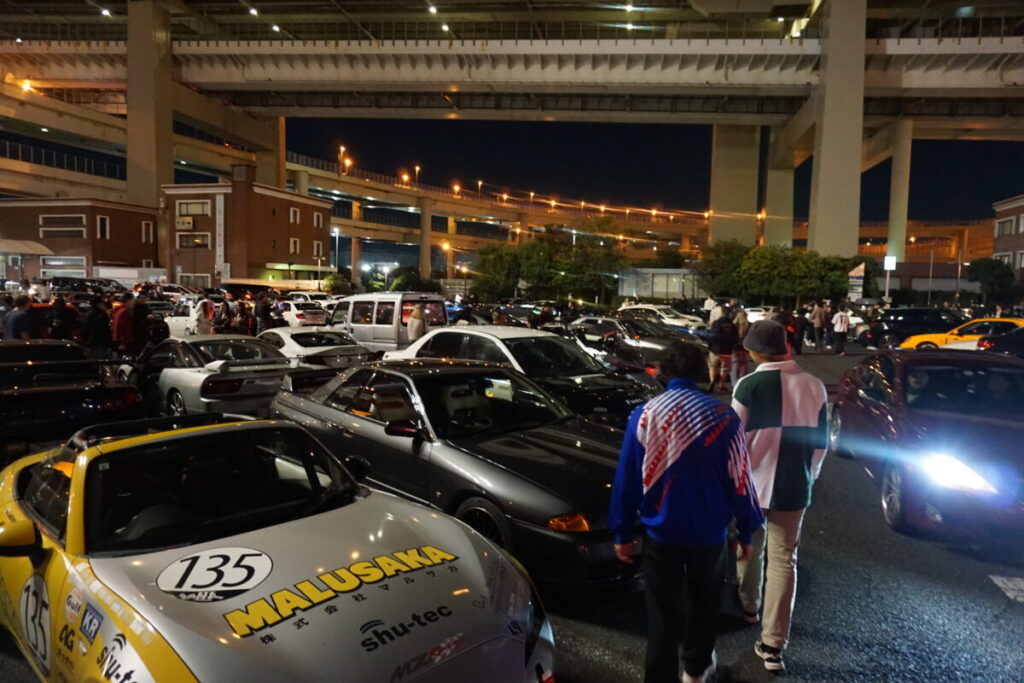 Car meeting at Daikoku PA