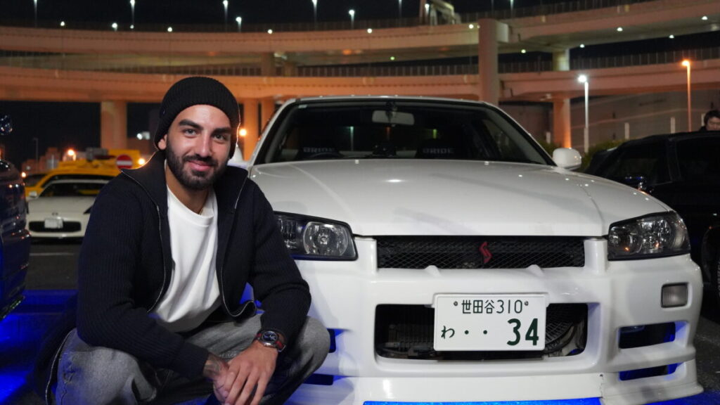 SKYLINE R34 in Daikoku PA