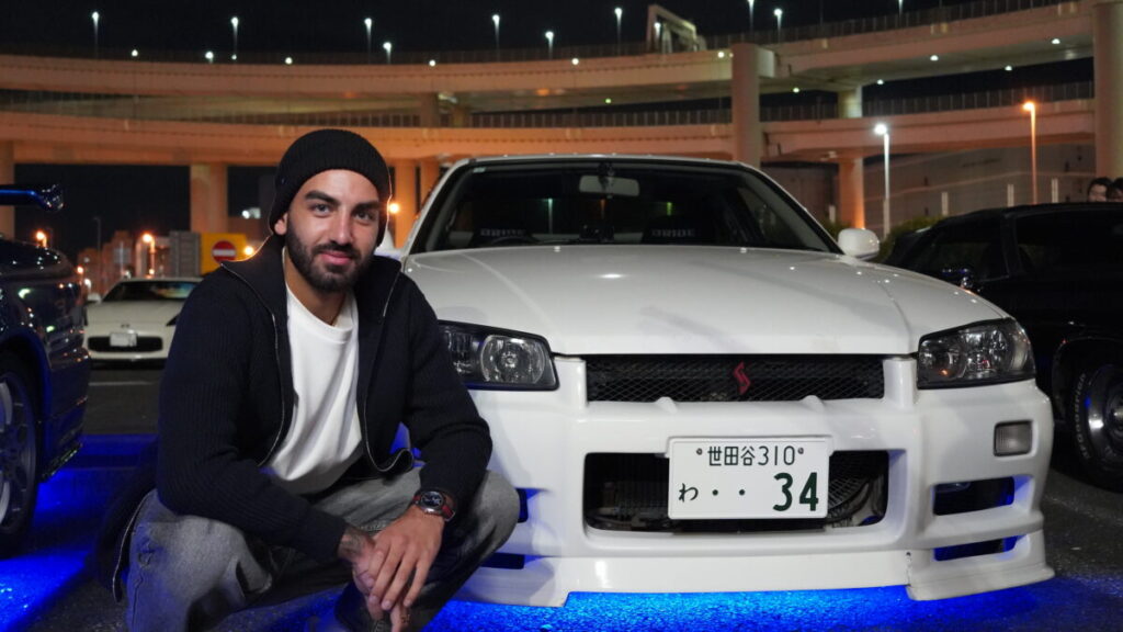 NISSAN R34 GT-T with JDM TOUR in Daikoku Parking Area